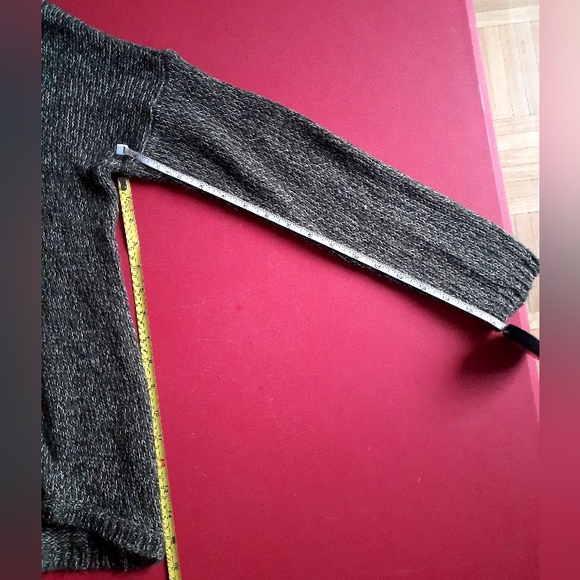 Cozy olive green sweater, sz L - Picture 7 of 11